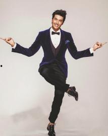 俄罗斯吃瓜群众看戏图片,吃瓜群众表情各异